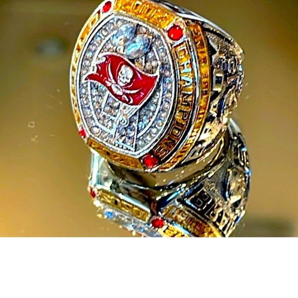 Buccaneers Tampa Bay Brady Super Bowl ring - Picture 2 of 6